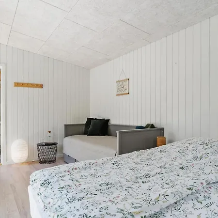 Feriehus Lovely In Hojslev With Kitchen Lundø